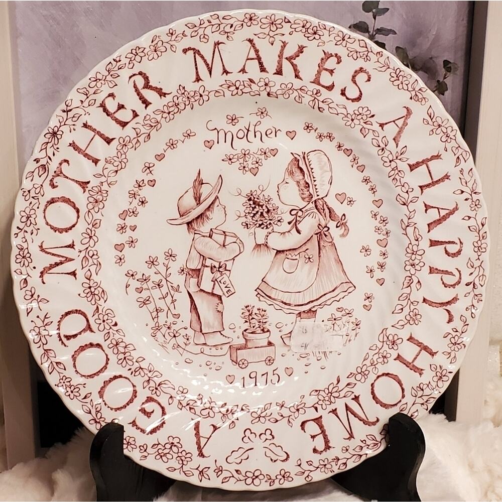 𝅺VINTAGE A Good Mother Makes A Happy Home 1975 Plate Royal Crownford